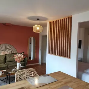 https://le-chamarelle-hyper-centre-auray.inbrittany.com